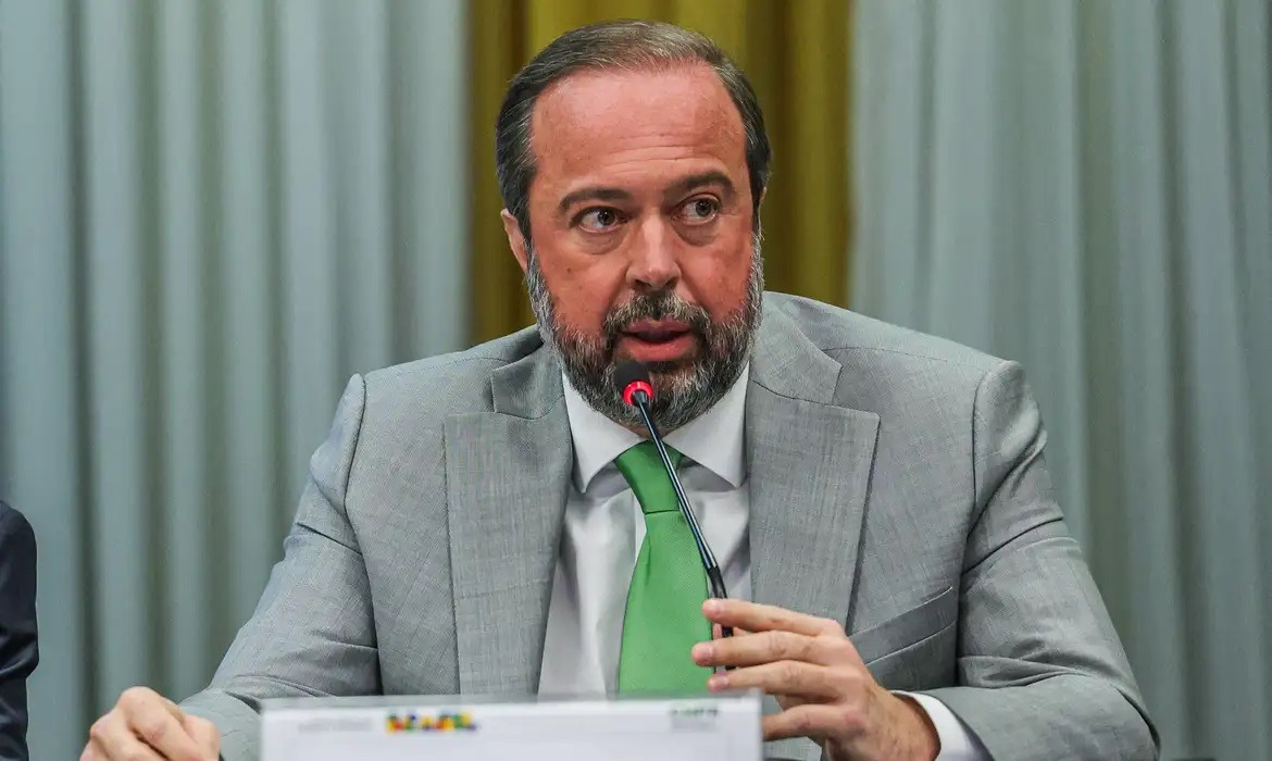 Governo avalia retorno do horário de verão, diz ministro de Minas e Energia