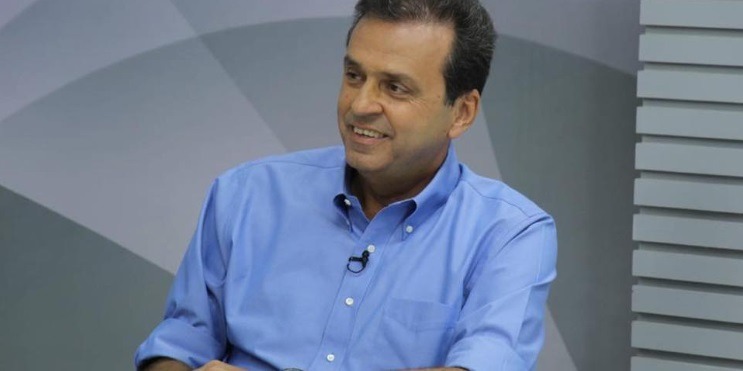 VÍDEO:  Carlos Eduardo procura Pai de Santo e vai à terreiro de candomblé