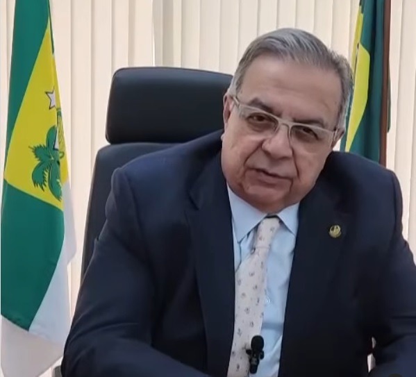 Senador Flávio Azevedo pede voto para Salatiel, em Parnamirim
