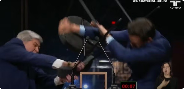 VÍDEO: Datena dá cadeirada em Pablo Marçal durante debate na TV