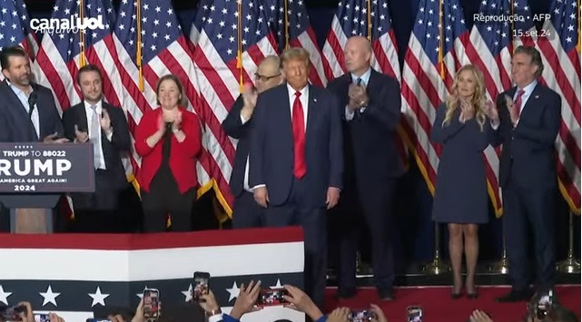 Atirador ficou a 450 metros de Trump e portava AK-47 antes de ser detido