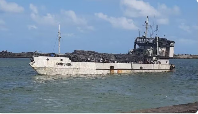 5 tripulantes estão desaparecidos após navio afundar a caminho de Noronha