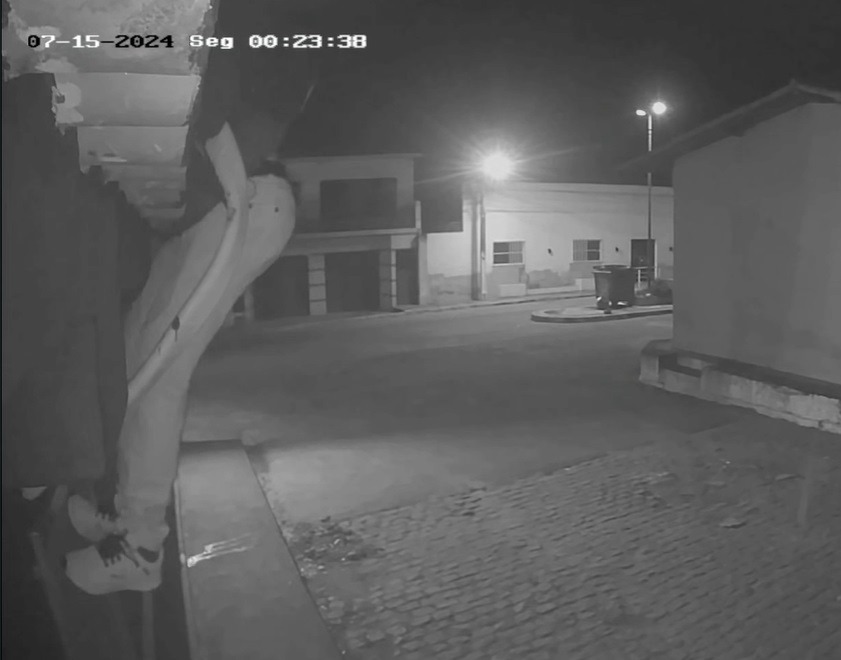 Polícia imagens de suspeito de incêndio e furtos em cartórios da Grande Natal