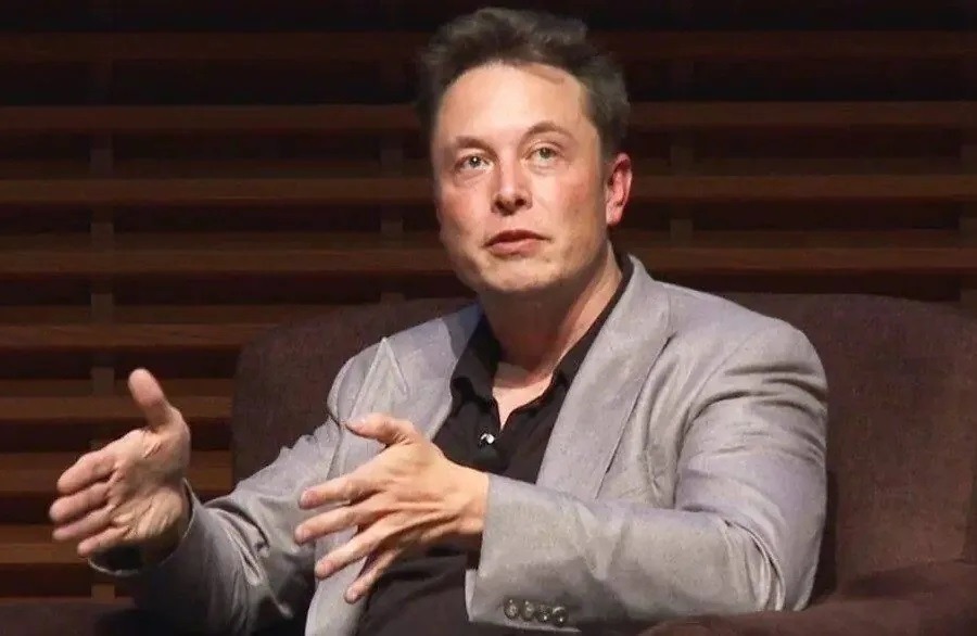 Musk provoca Moraes após X voltar a funcionar no Brasil