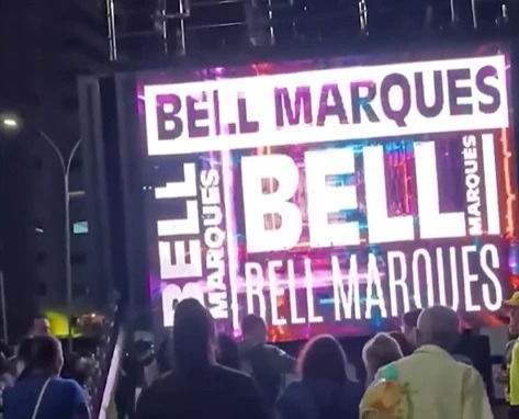Fã de Bell Marques é atingido na cabeça por peça de trio; assista