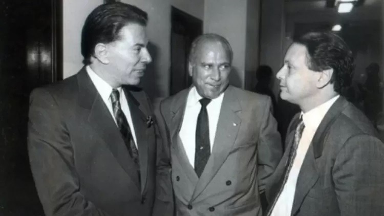 Por que Silvio Santos vendeu Record a Edir Macedo? História tem 3 versões