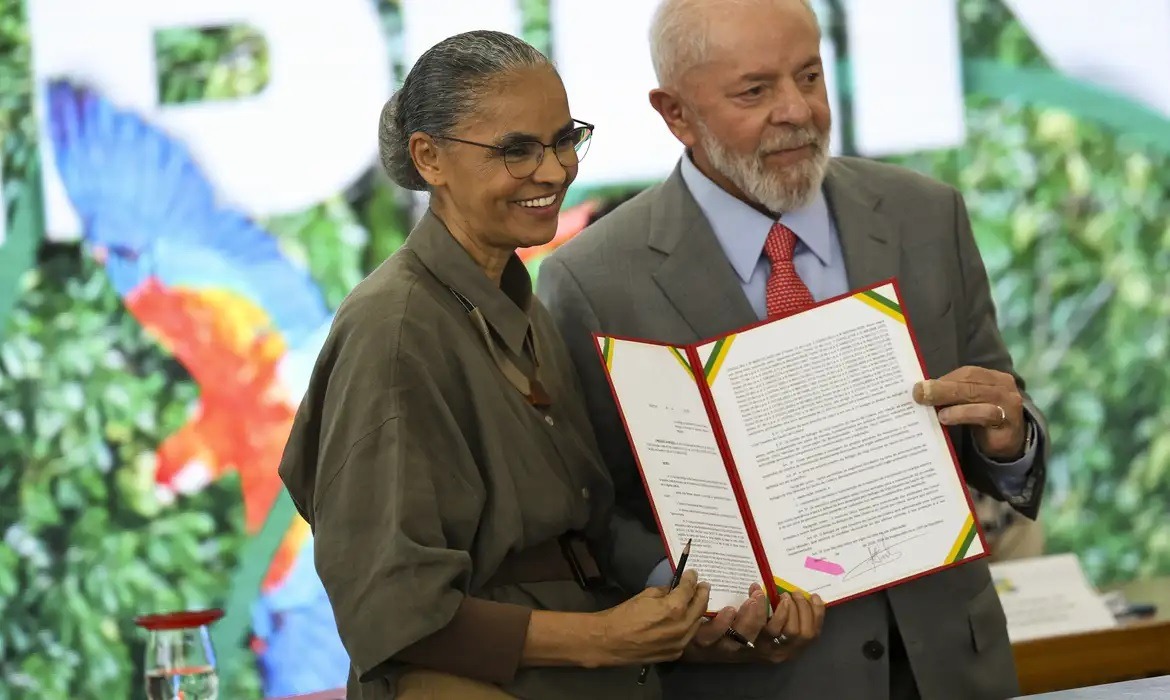 Com Marina e Lula, "boiada" dos incêndios é maior que sob Bolsonaro