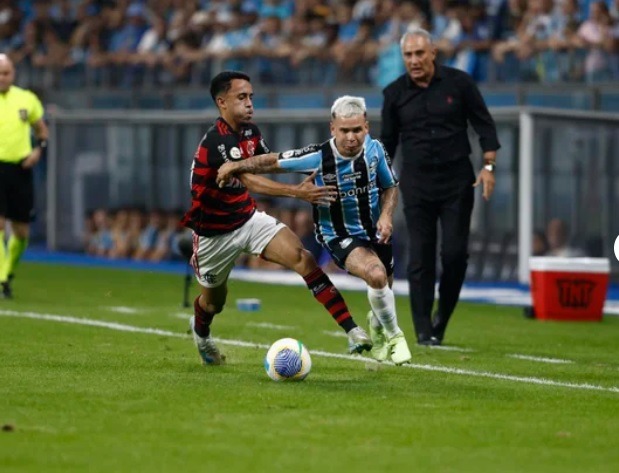 Grêmio vence, se afasta do Z4, e Flamengo se complica na briga pelo título; veja os gols