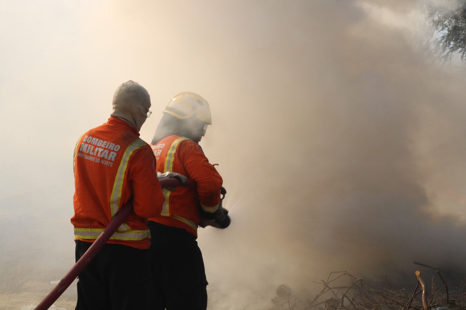 Bombeiros do RN serão enviados para reforçar combate a incêndios na região de fronteira do Brasil