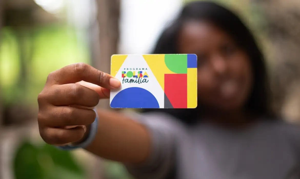 Beneficiários do Bolsa Família gastaram R$ 3 bilhões em apostas, diz BC