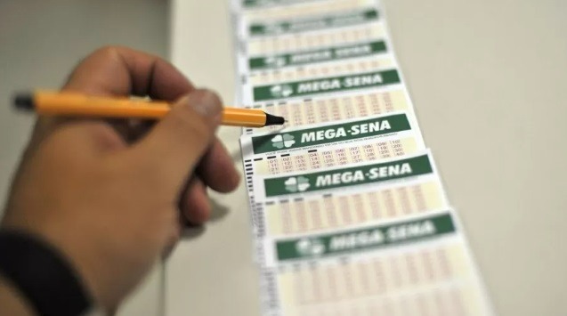 Mega-Sena acumula e prêmio chega a R$ 14 milhões; veja dezenas sorteadas