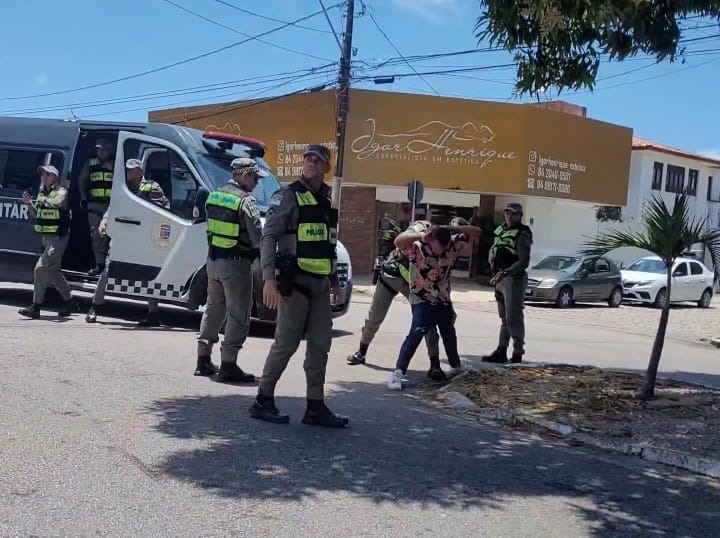 Dona de casa é agredida a pauladas pelo próprio filho em avenida da zona Sul de Natal