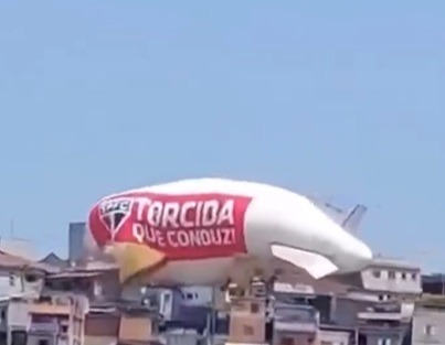 VÍDEO: Dirigível com símbolo do São Paulo cai sobre casas em Osasco