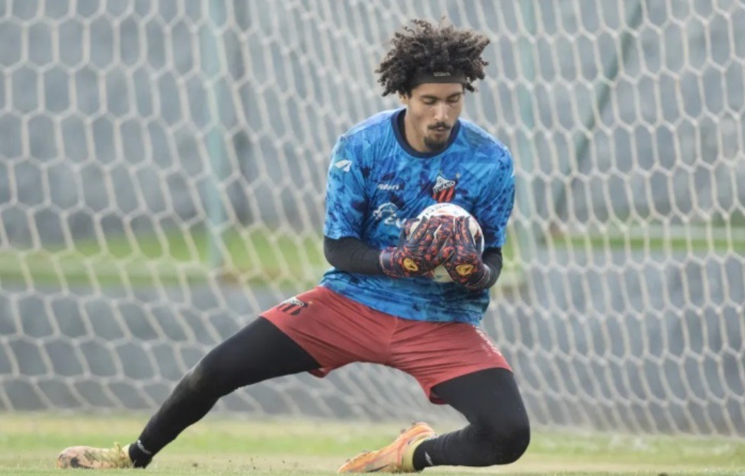 Família culpa São Paulo por bullying, depressão e suicídio de goleiro
