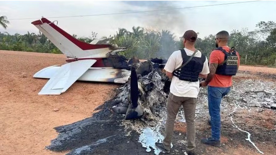 FAB intercepta avião que invadiu espaço aéreo do Brasil