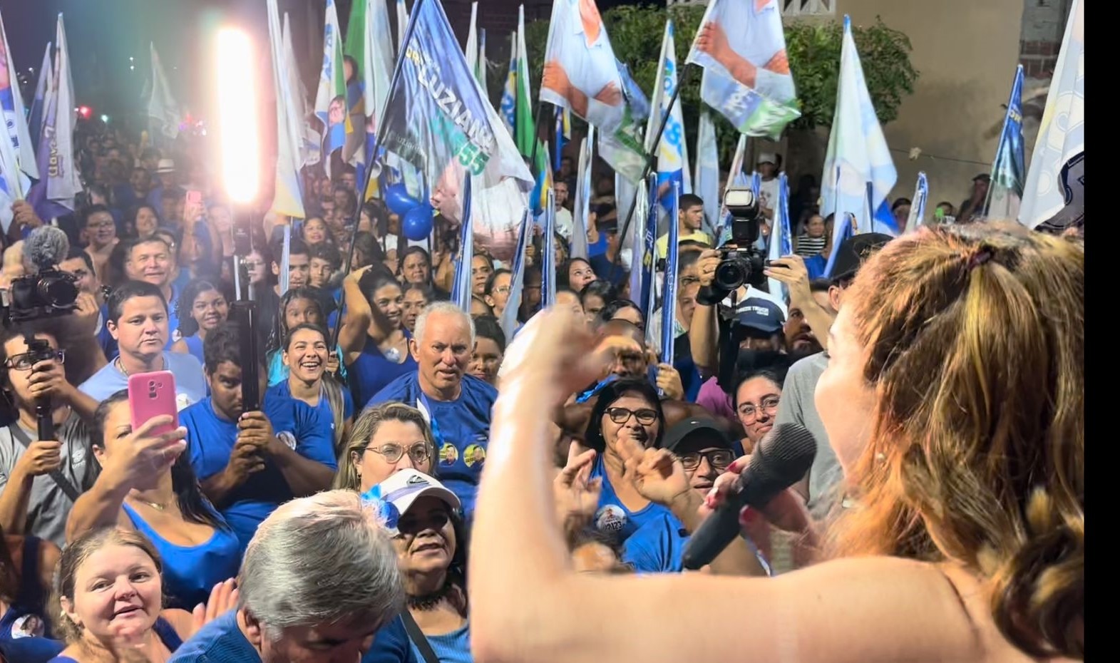 Mulheres de Santa Cruz vão às ruas em apoio a Dra. Fernanda, que anuncia a criação do programa “Mulheres Que...