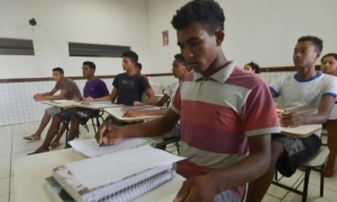 Concursos públicos oferecem quase 35 mil vagas; veja lista de oportunidades