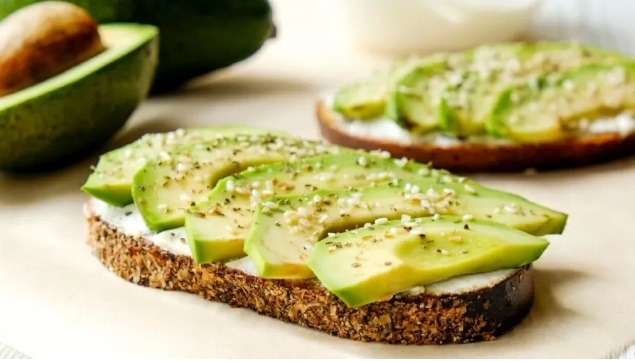 Comer fruta à noite atrapalha a dieta? Veja 5 opções leves e saudáveis