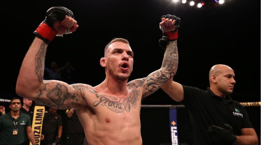 [VÍDEO] “Foda-se o Macron”: Atleta brasileiro discursa após vencer no UFC