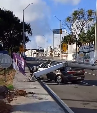 VÍDEO: Acidente bloqueia o trânsito em rua da zona Oeste de Natal