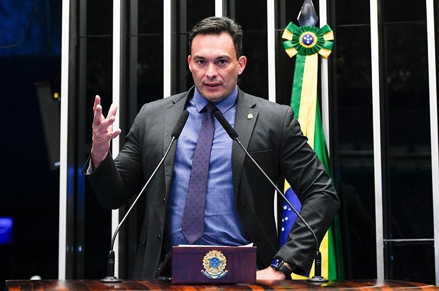 Styvenson pede ao povo de Parnamirim que não vote em Nilda e diz que ela é igual a Fátima