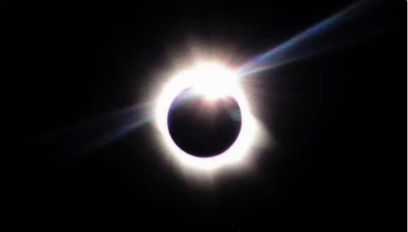 Espetáculo no céu: eclipse solar é visto em várias partes do mundo