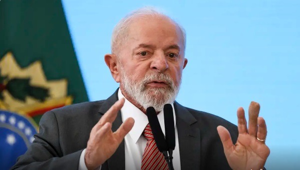 Lula disse que se sentia um ‘prisioneiro dentro do próprio avião’ durante pane na aeronave presidencial