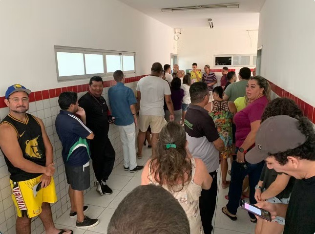 Seções registram filas no início da votação no 1º turno no RN