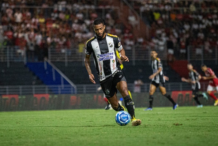 Justiça acolhe recurso do ABC e ex-atacante deve pagar R$ 2 milhões ao clube