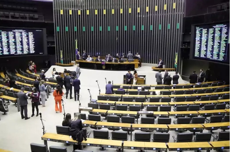 Deputados torraram R$250 milhões na campanha municipal e não se elegeram