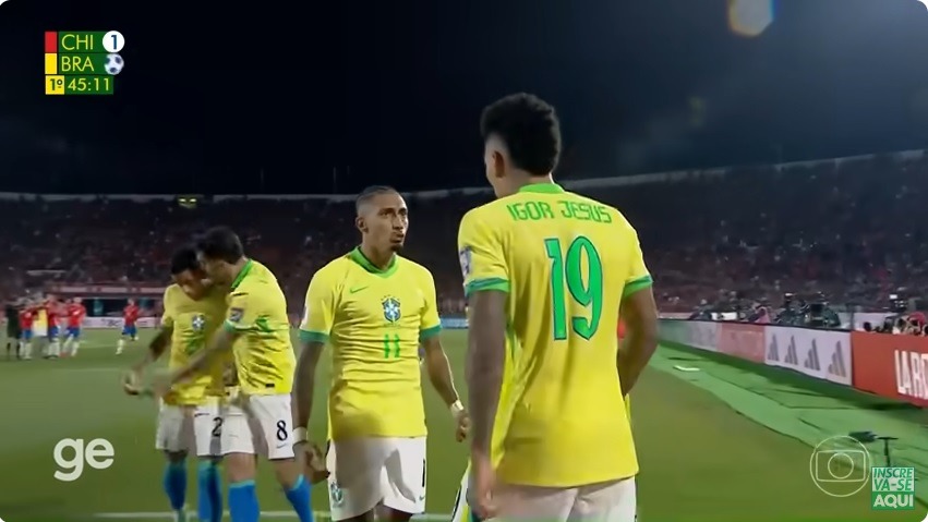 Brasil vira contra o Chile com dupla do Botafogo e tira corda do pescoço; veja os gols