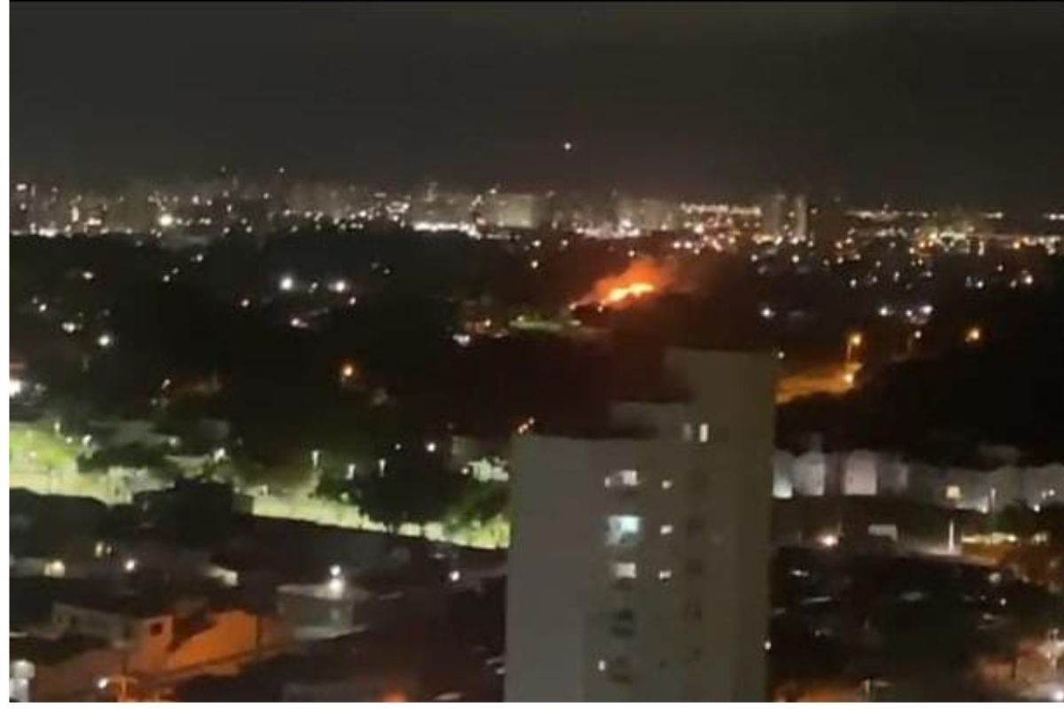 Bombeiros controlam incêndio em área de mata na zona Sul de Natal