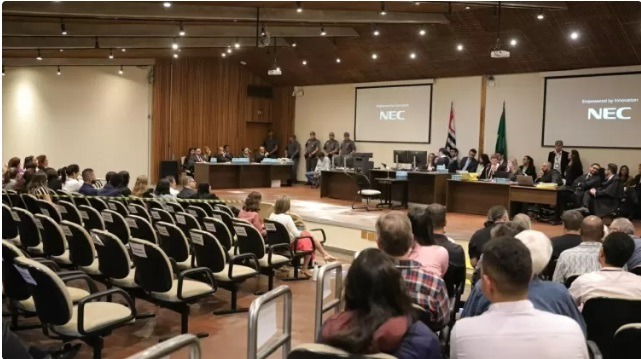 Cupertino 'demite' advogado, e julgamento por morte de ator é dissolvido