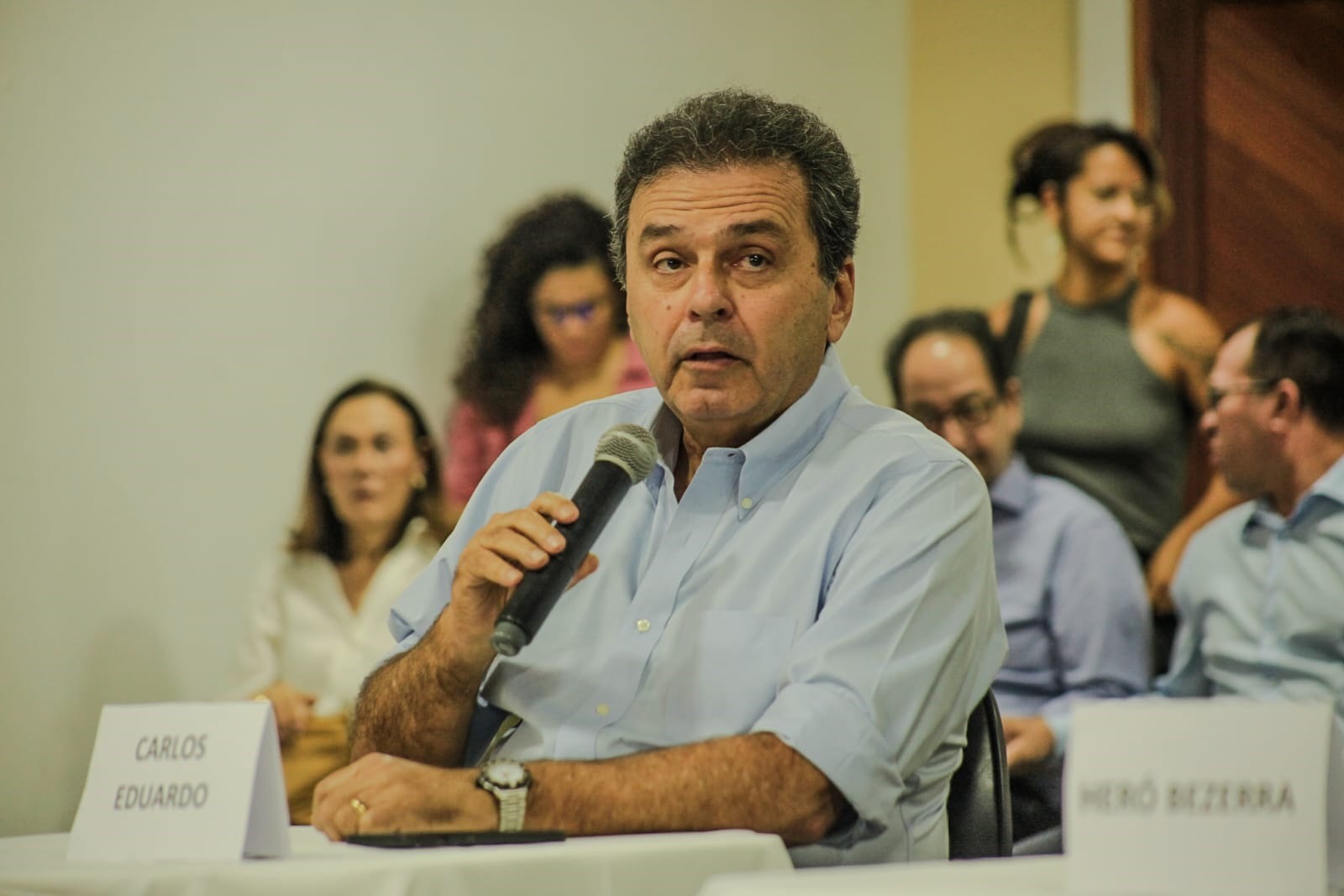 Carlos Eduardo anuncia hoje quem vai apoiar no segundo turno das eleições