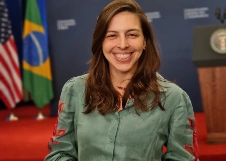 Natália tem inserções de rádio suspensas por omitir informação obrigatória para economizar tempo