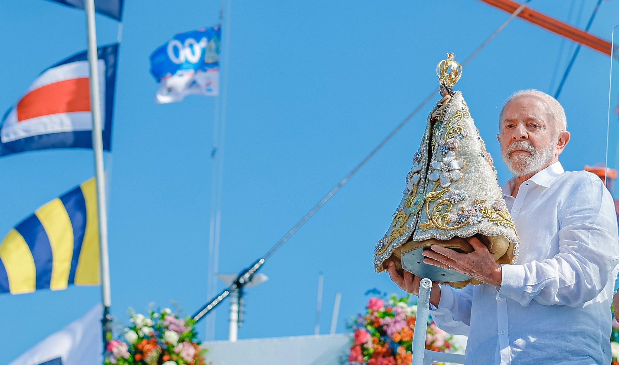 Público grita que Lula “vai roubar a santa” durante o Círio de Nazaré