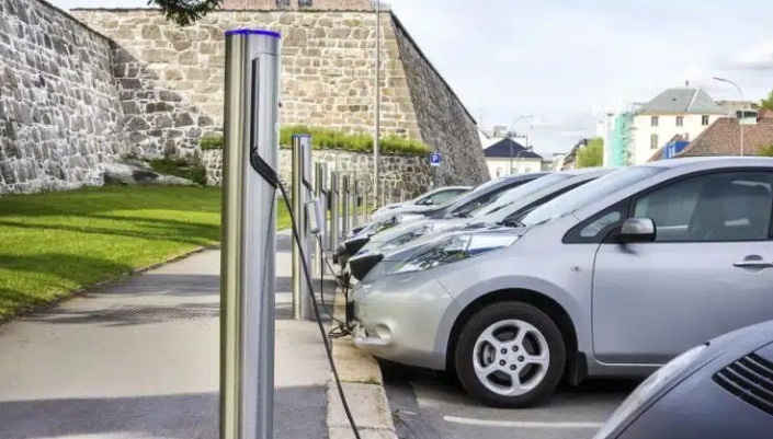 A transformação do mercado automotivo: como a redução no preço das baterias vai mudar tudo