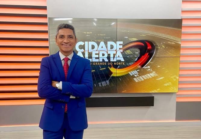 Salatiel anuncia saída da TV Tropical