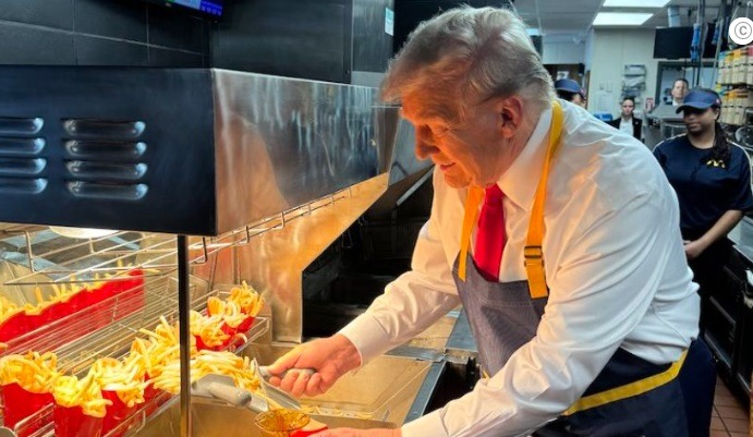 Trump serve batatas fritas em drive-thru do McDonald’s; ASSISTA