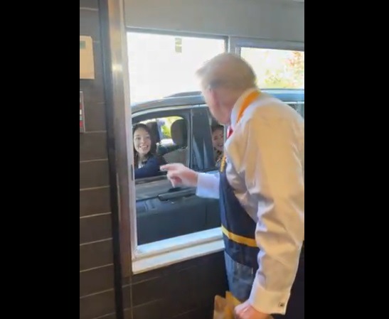 VÍDEO: 'Não deixe os EUA virarem o Brasil', diz brasileira a Trump no McDonald's