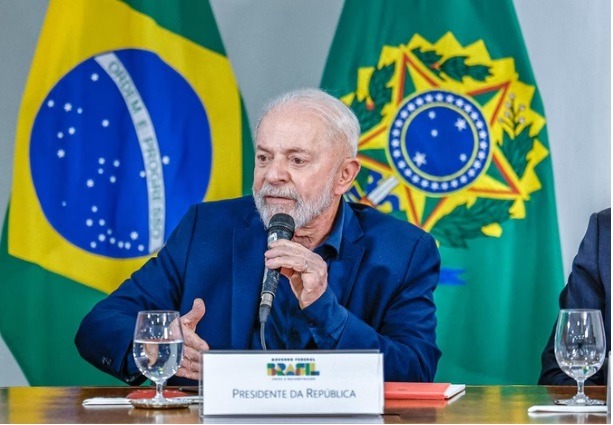 Lula ainda tem risco de sangramento intracraniano e deve repetir exames, dizem médicos