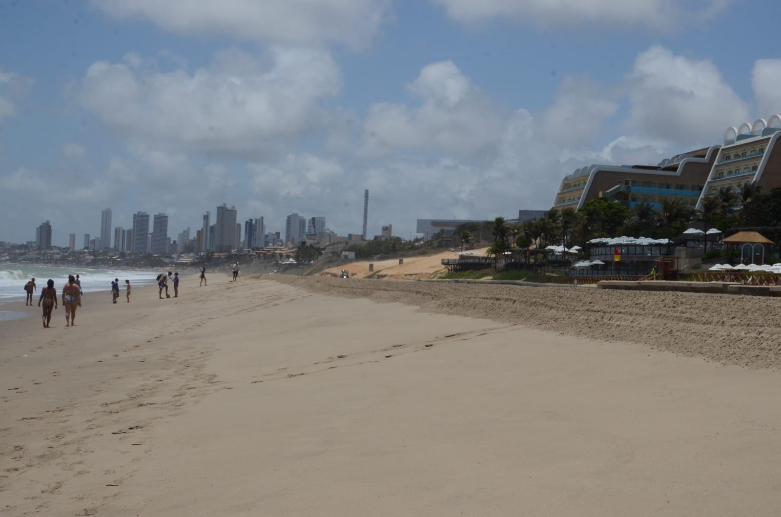 Primeiro trecho do projeto da engorda de Ponta Negra é liberado; veja vídeo