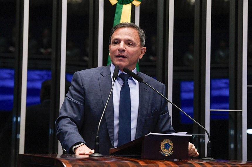 Senador protocola PEC para tirar ministros do STF do TSE