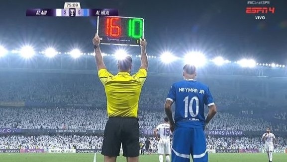 Neymar volta aos gramados após um ano afastado por lesão