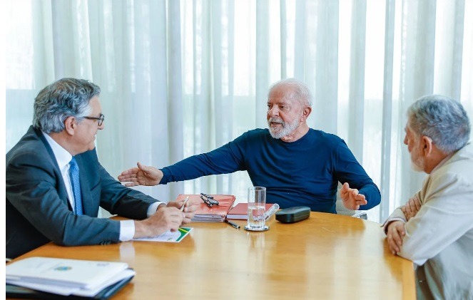 Lula chama acidente de grave e diz precisar de 3 a 4 dias para saber 'estrago da batida'