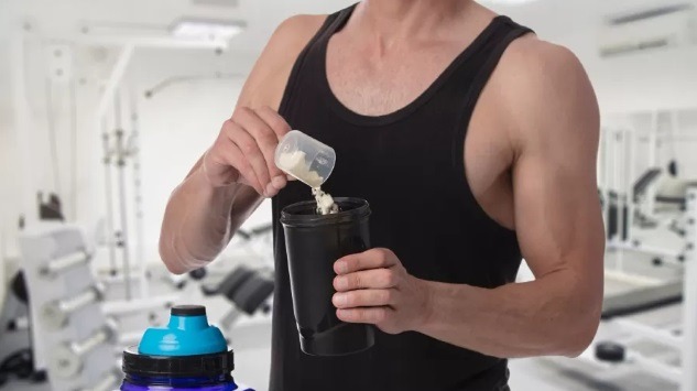 Whey protein isolado é melhor do que o concentrado? Entenda