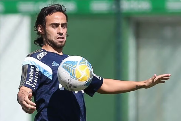 Ídolo do Palmeiras é preso no Chile por denúncia de crime sexual