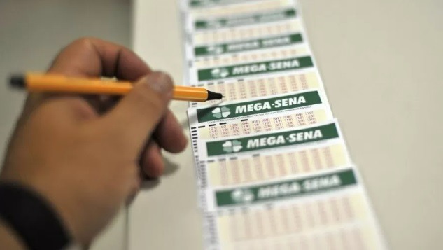 Mega-Sena acumula de novo e prêmio sobe para R$ 55 milhões; veja números