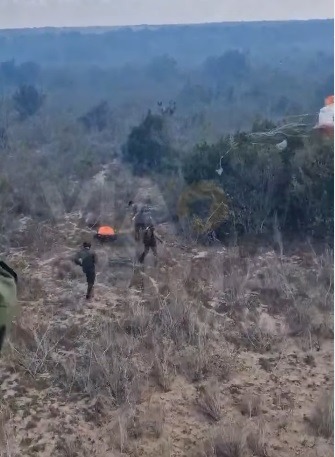 VÍDEO: Veja momento do primeiro contato da equipe da FAB com o militar que ejetou em aeronave
