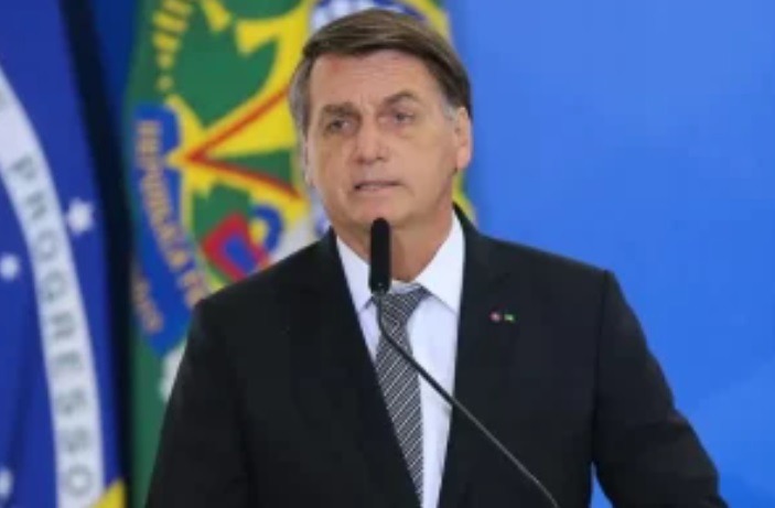 STF mantém decisão que retém passaporte de Bolsonaro